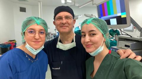 Değerli hocamız ile tıp eğitimi takımımız.