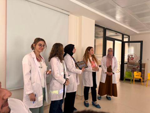 Etkinlik sürecinde LOME olarak ilk yardım eğitimi verirkenki bir fotoğraf karesi