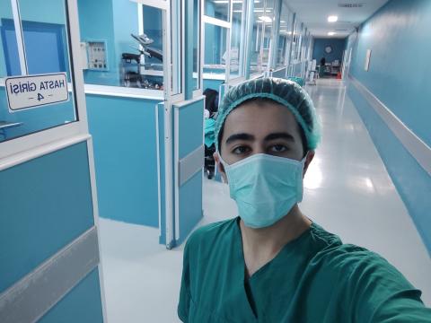 Hazırlandıktan sonra fotoğraf çeken arkadaşımız