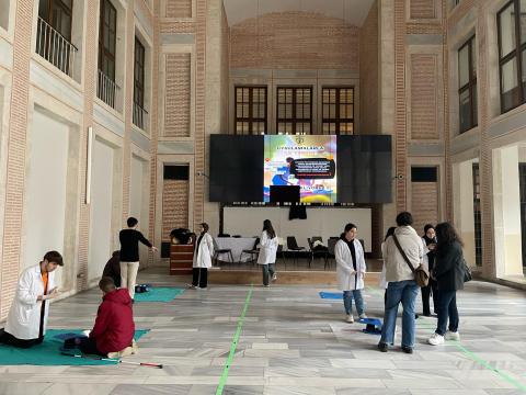 Etkinliği gerçekleştirdiğimiz alanın ve bizlerin eğitim verirken çekilmiş bir fotoğrafımız.