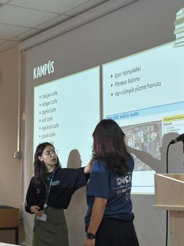 Sunum sırasında çekilen fotoğraf