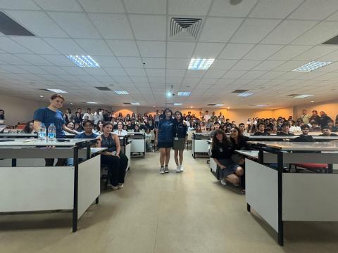 Sunum sonunda çekilen toplu fotoğraf