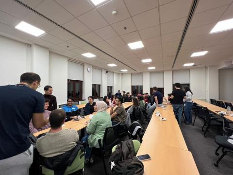 Etkinliğimizden bir kare: Üçüncü sınıflarımız ikinci sınıflarımıza tıp fakültesindeki tecrübelerini aktarıyor. 