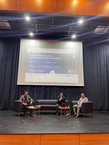 Etkinlik sırasında konuşmacıların fotoğrafı