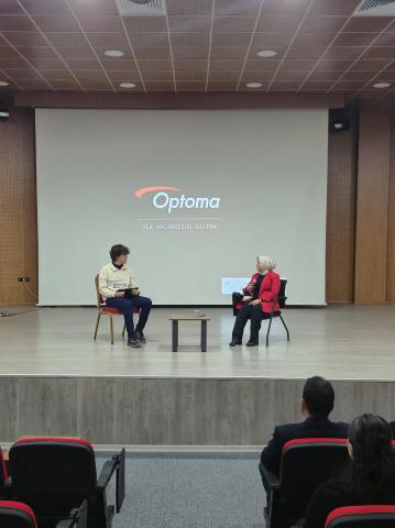 Sunucu Ve davetli hocamız