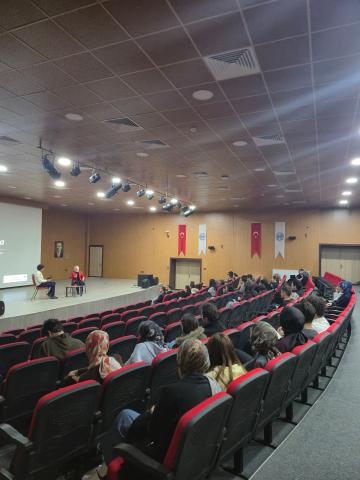 Öğrenciler sunucu ve Hocamız