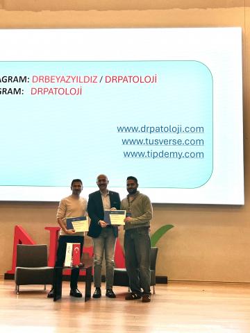 Hocamız dekanimız ve kulüp başkanımızla güzel bir kare 