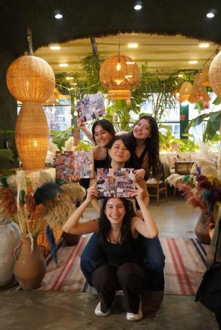 Vision boardlarımızla değişik bir fotoğraf çekilmek istedik:)