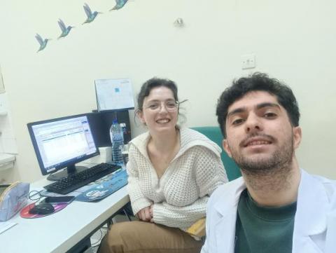 Arkadaşlarımız etkinlik sonunda hocamızla fotoğraf  çekiniyor. 