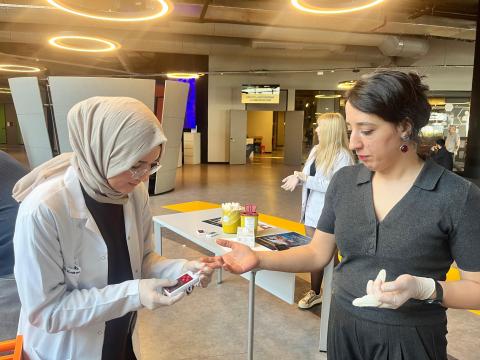 Danışman hocamızin da şekerini ölçtük