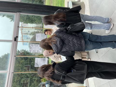 Arkadaşlara açıklama yapıyoruz